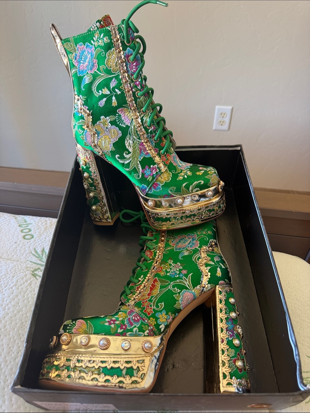 Azalea Wang Richie Rich Chunky Green Floral Platform Lace-Up Ankle. Brand New.